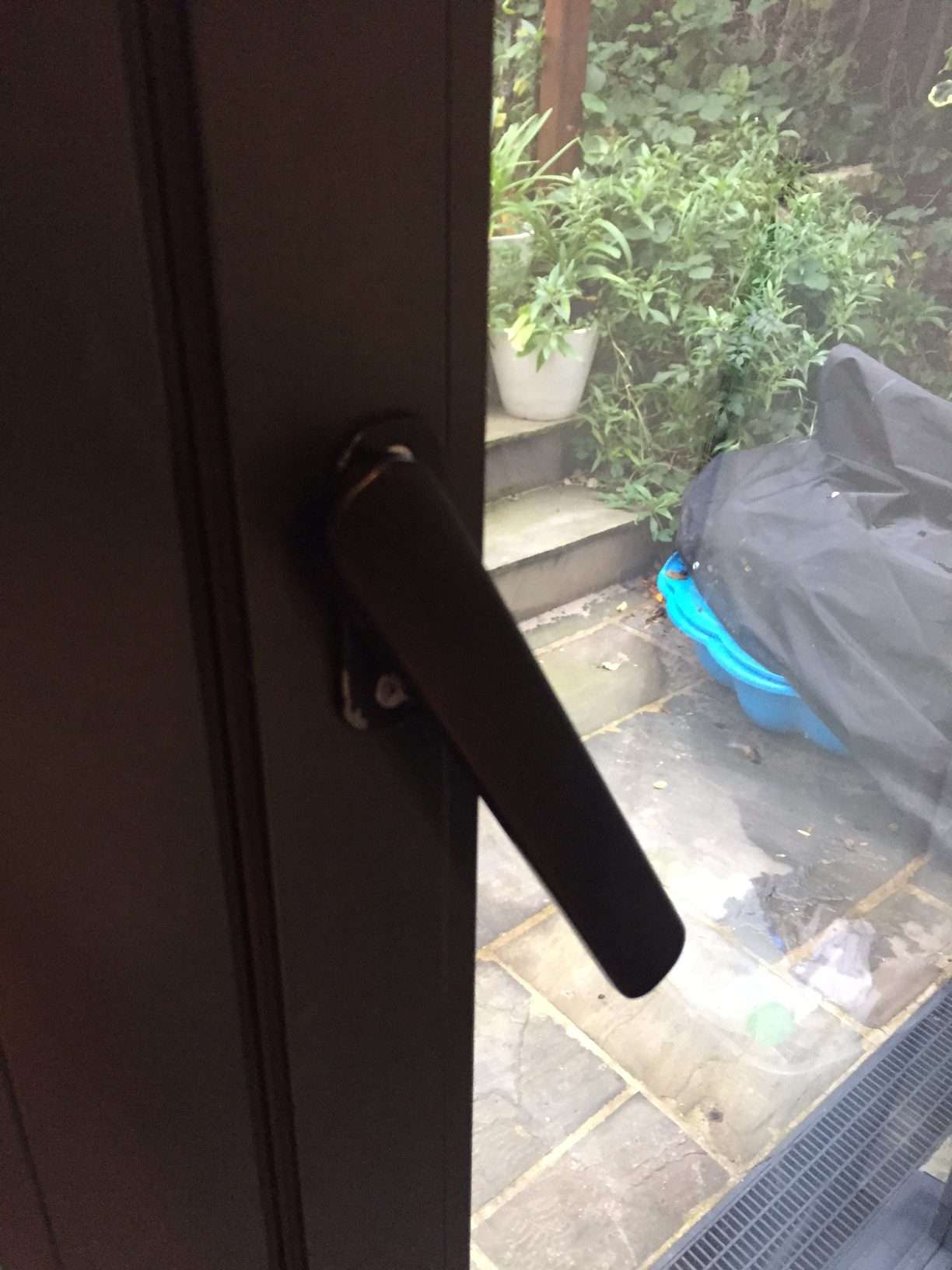 Easy guide to replacing BROKEN bifold door handle (HDB bifold door) BRAND:  A-tech 