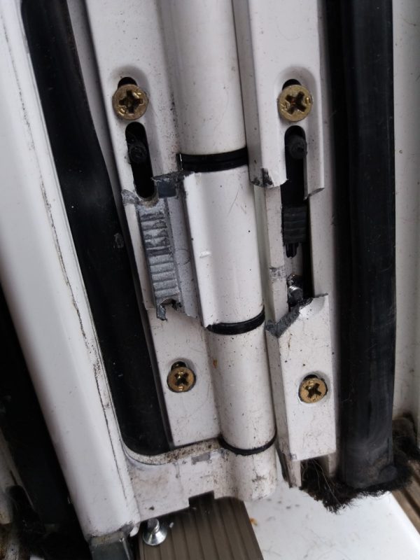 Bifold Door Repair London, Surrey & Kent 02084054614