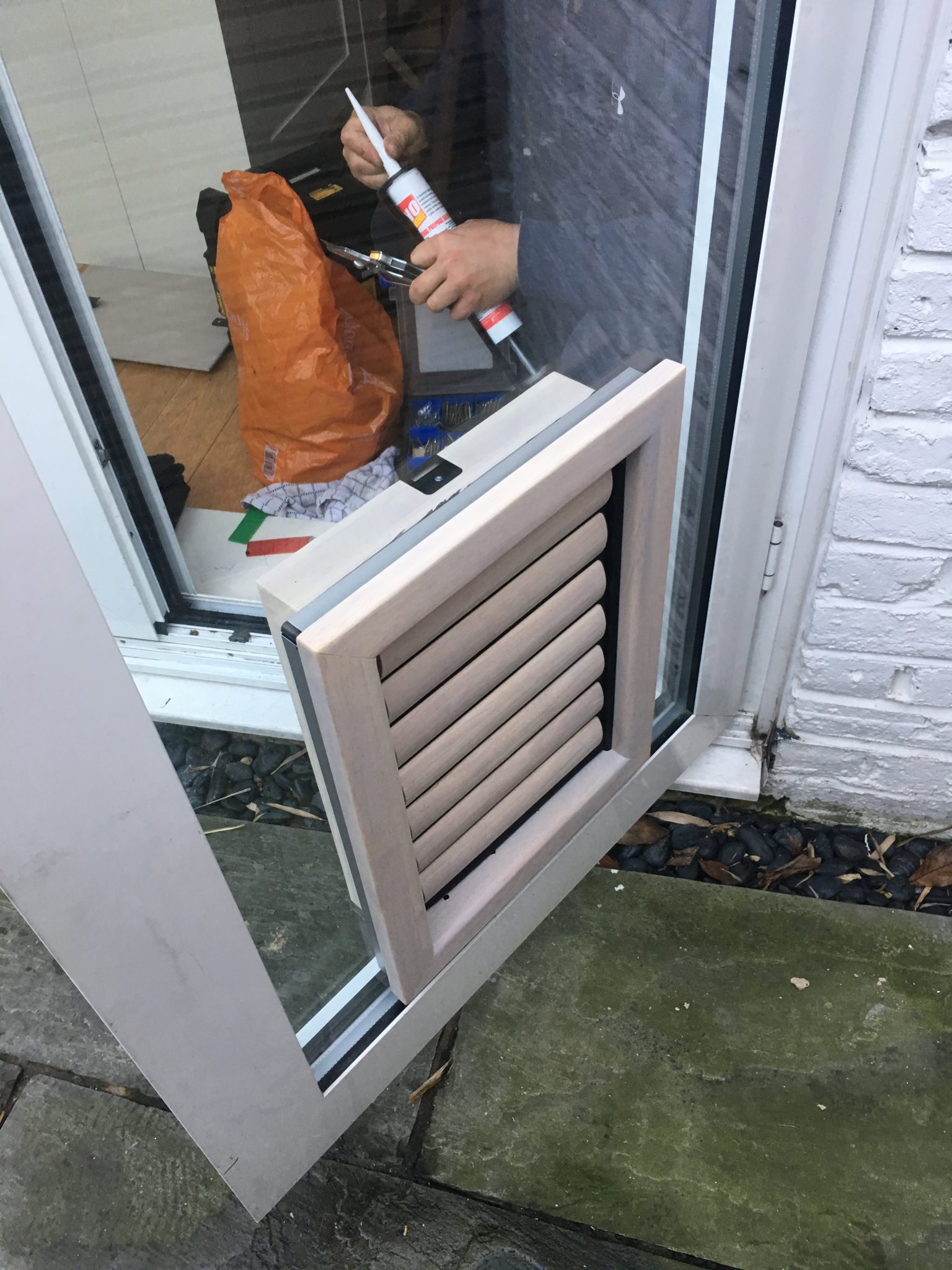 Dog Flap Fitting Fulham SW6 020 8405 4614 Cat Flaps Fitted