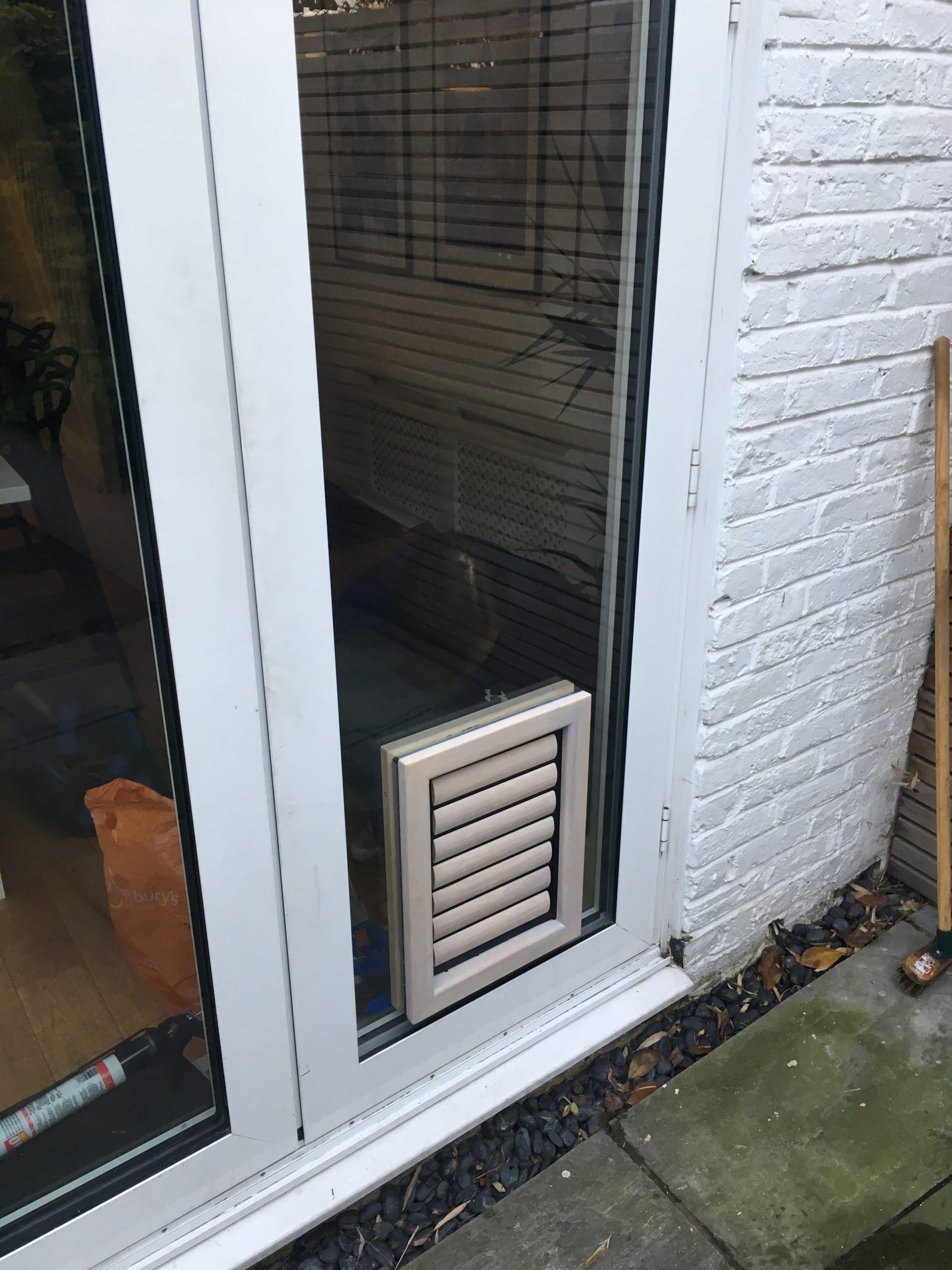 Dog Flap Fitting Fulham SW6 020 8405 4614 Cat Flaps Fitted